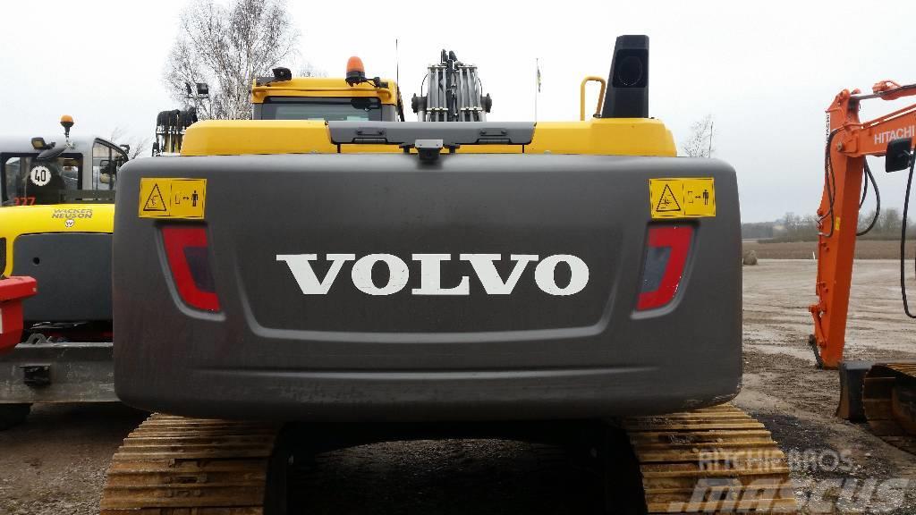 Volvo EC 300 E , Uthyres Roomikekskavaatorid