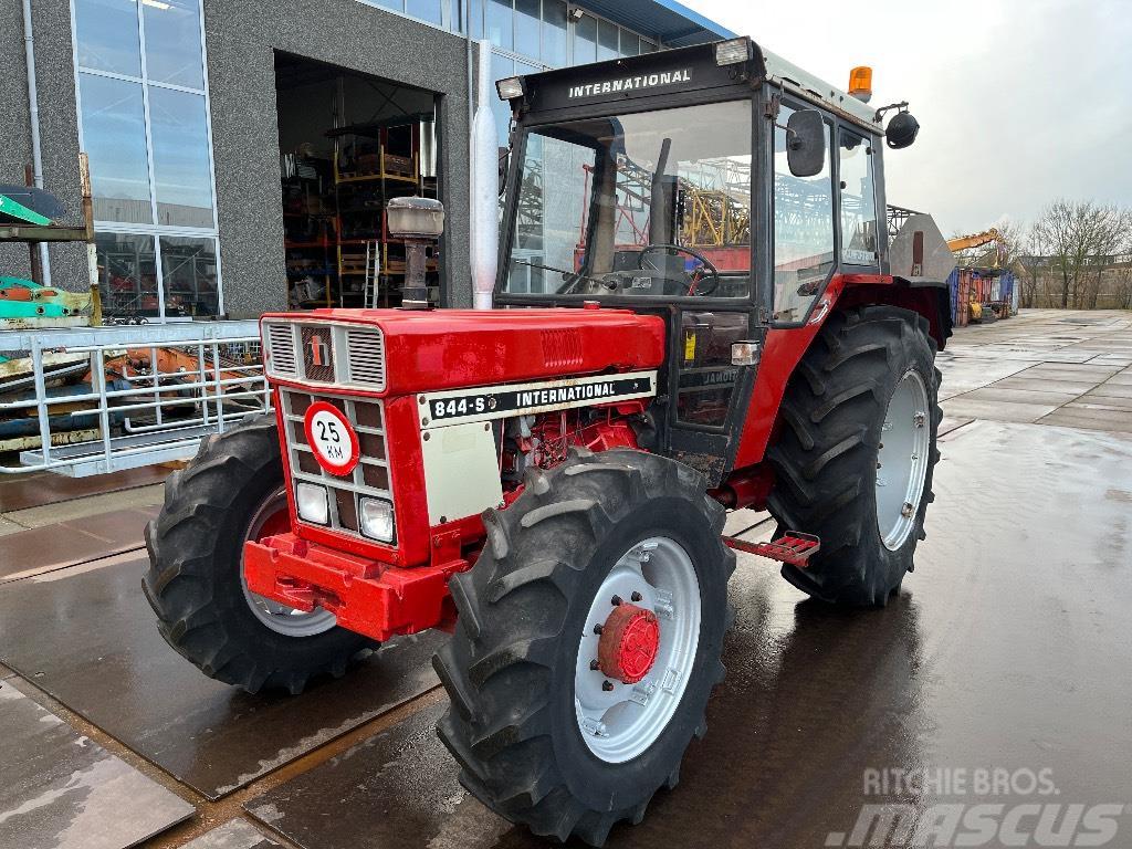 International 844 S 4x4 Traktorid
