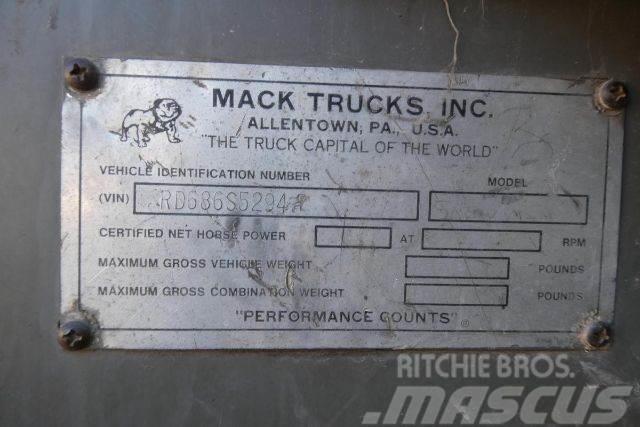 Mack RD686S Veepaagiga autod