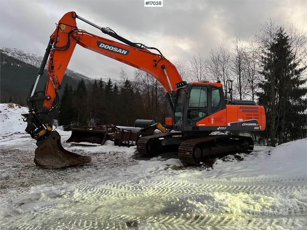 Doosan DX225 LC-5 excavator w/ rotor tilt, Cleaning bucke Roomikekskavaatorid