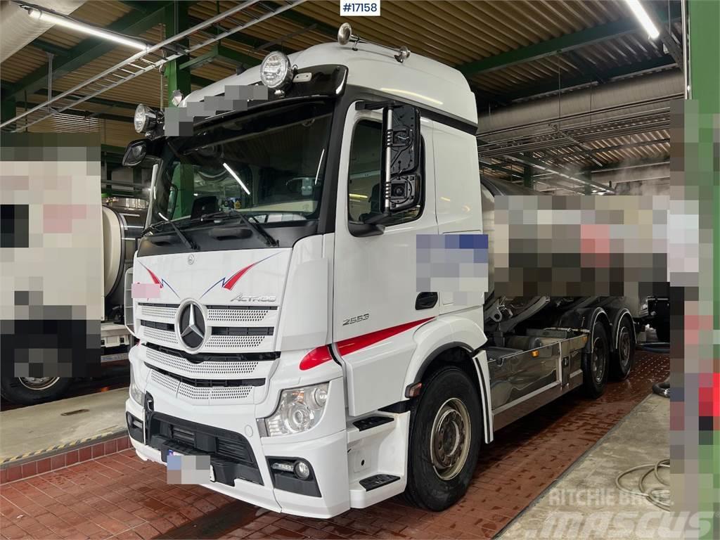 Mercedes-Benz Actros 2553 6x2 Chassis. WATCH VIDEO Raamautod