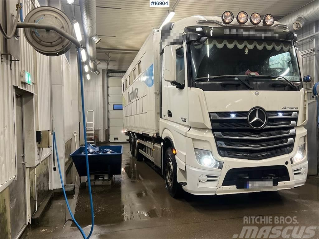 Mercedes-Benz Actros Animal transport truck w/ lift Munitsipaalsõidukid