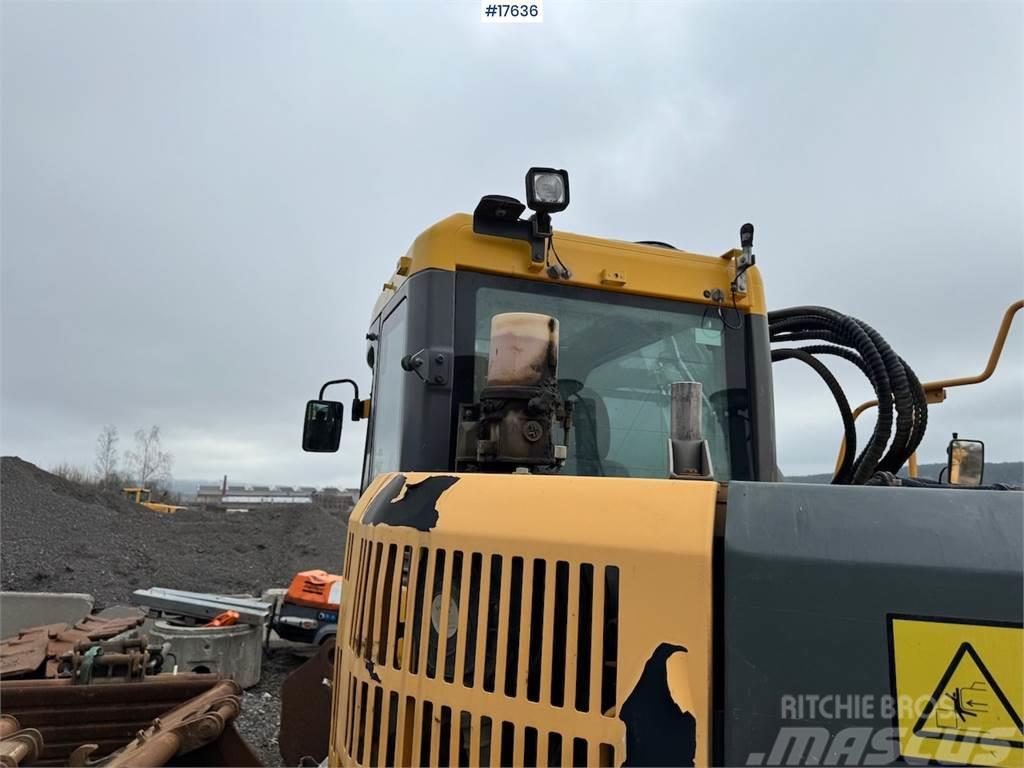Volvo ECR235CL Tracked excavator w/ bucket and tilt Roomikekskavaatorid