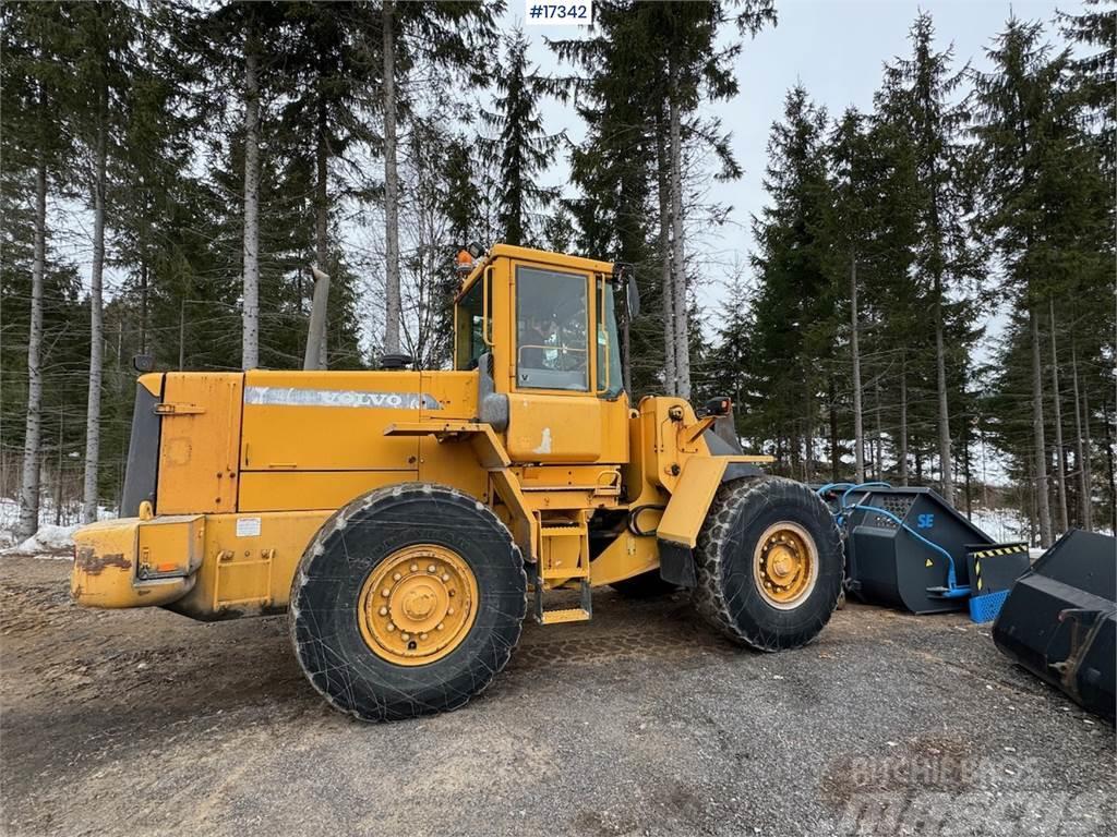 Volvo L90D Wheel loader w/ folding wing tray and scale.  Rataslaadurid