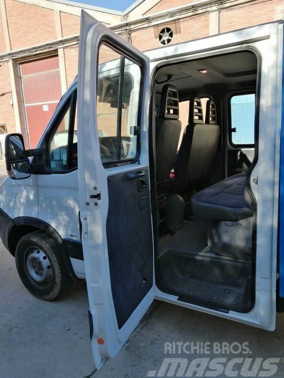 Camion Iveco Daily Doble Cabina con Pluma Muud veokid