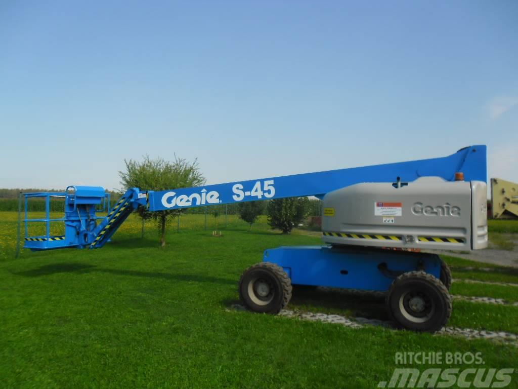 Genie S-45 Iseliikuvad poomtõstukid
