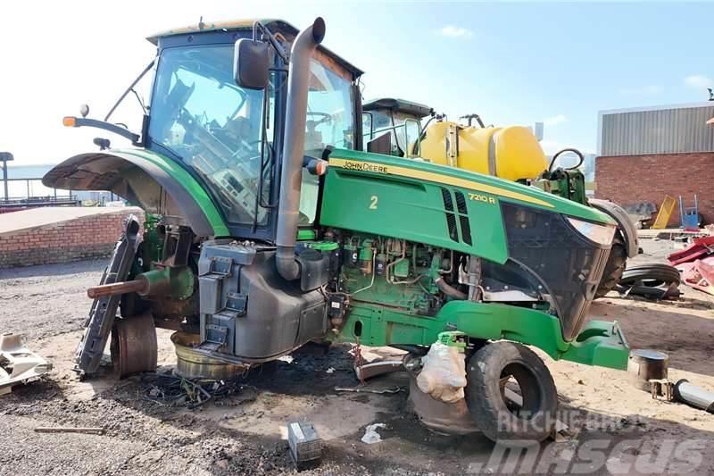 John Deere JD 7210R Tractor Now stripping for spares. Traktorid