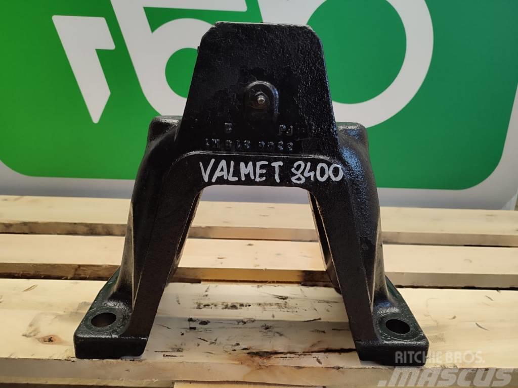 Valmet Front axle support 3388313M1 VALMET 8400 Raamid