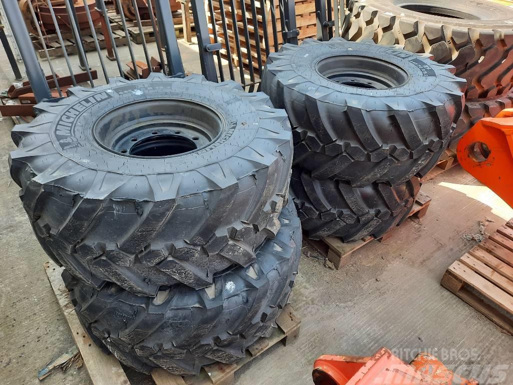 Michelin XF Tyres & Rims (set of 4) Ratasekskavaatorid