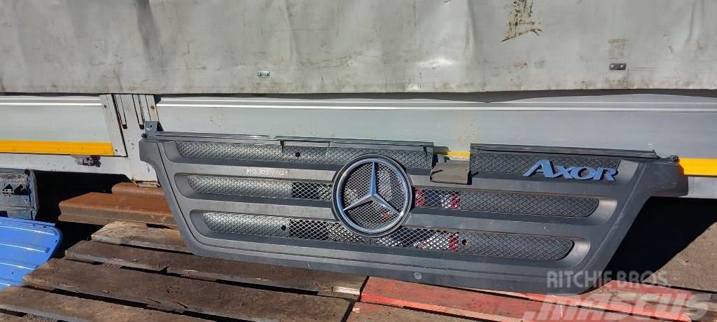 Mercedes-Benz Axor 1824 9448800085 GRILL Kabiinid