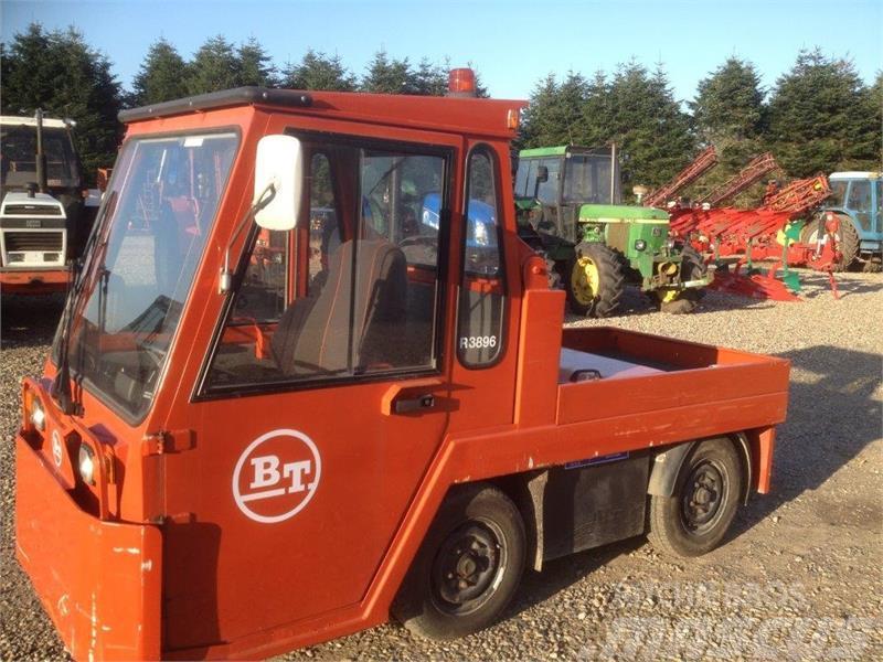  - - -  BT Trækker Kommunaalteenuste traktorid