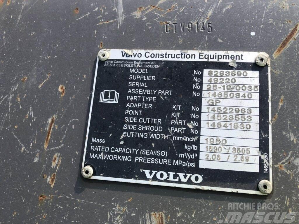 Volvo Tieflöffel mit Zähne Ekskavaatorikopad ja lisaseadmed