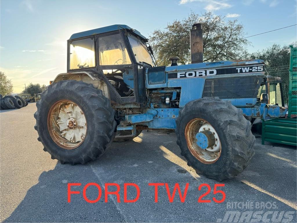 Ford / New Holland TW25 Traktorid