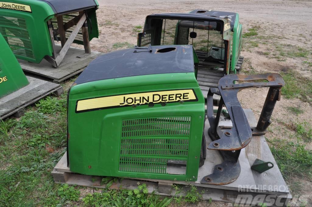 John Deere 810E F645212 Kabiinid