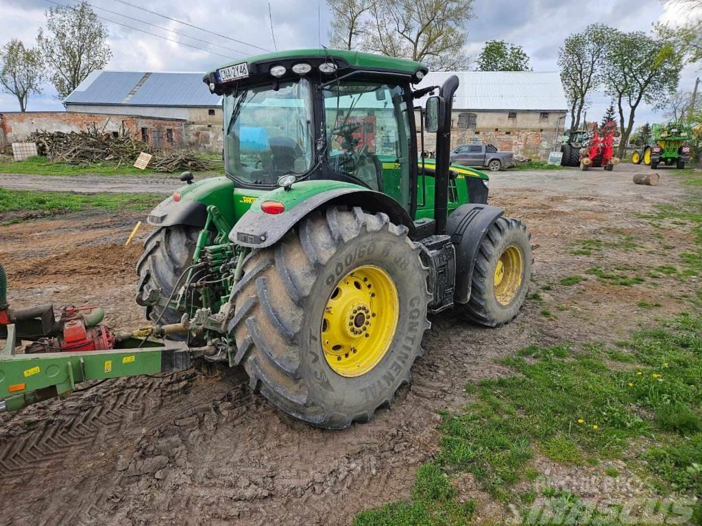 John Deere 7230 R Traktorid