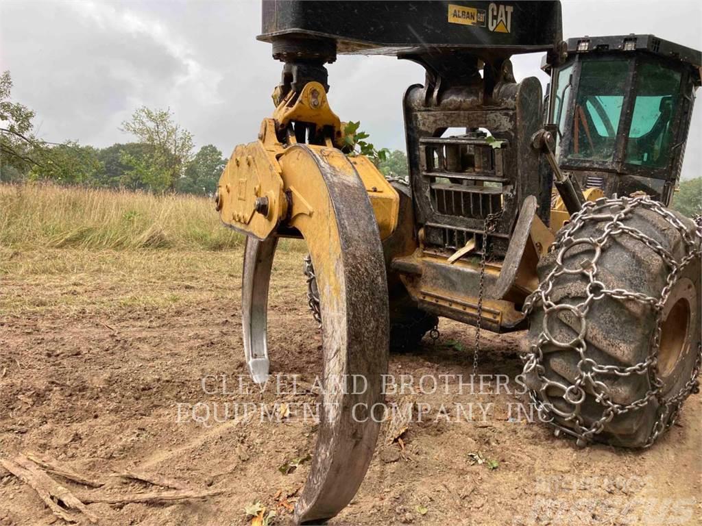 CAT 535D Metsatööks kohandatud traktorid