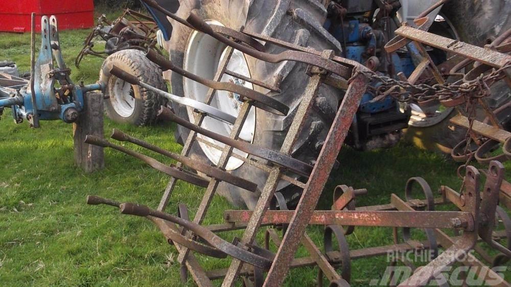 Massey Ferguson folding cultivator £375 Kultivaatorid