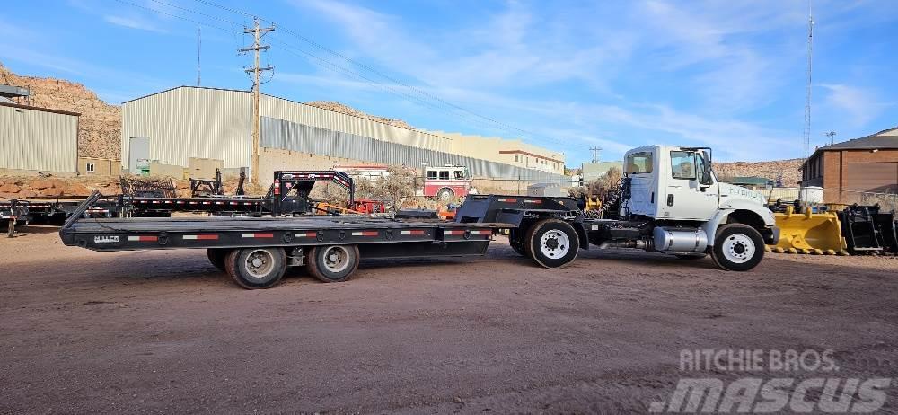  Equipment Truck and Trailer Muu