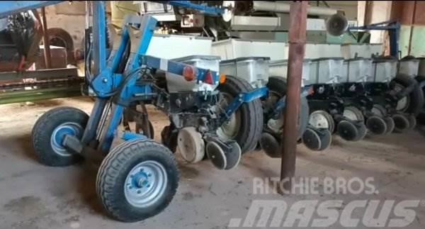  _JINÉ USA) Kinze - 3000 Traktorid