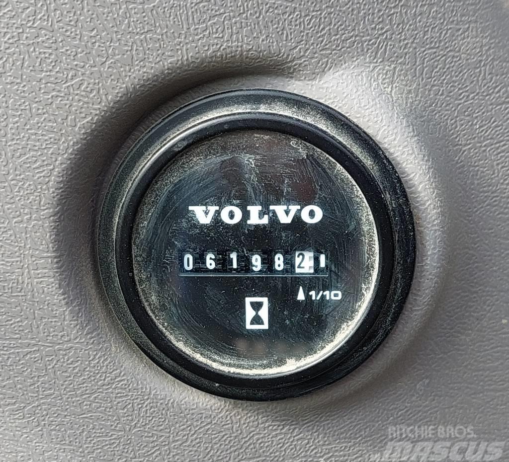 Volvo EC300EL Roomikekskavaatorid