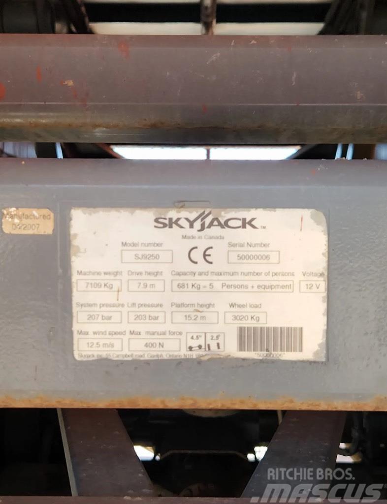 SkyJack SJ 9250 RT Käärtõstukid
