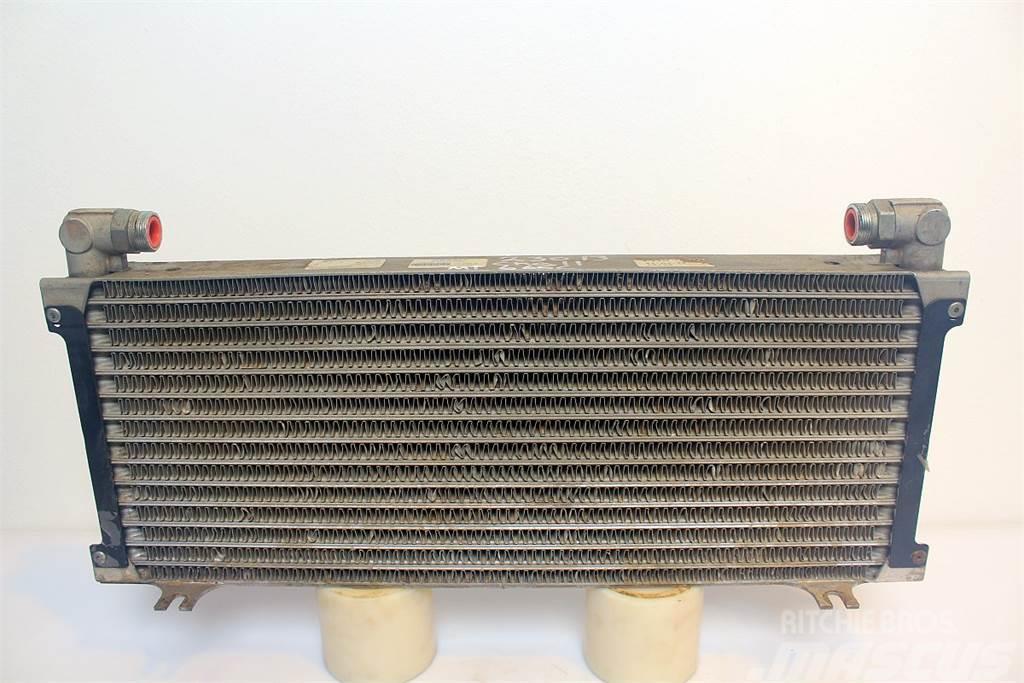Challenger MT665C Oil Cooler Mootorid