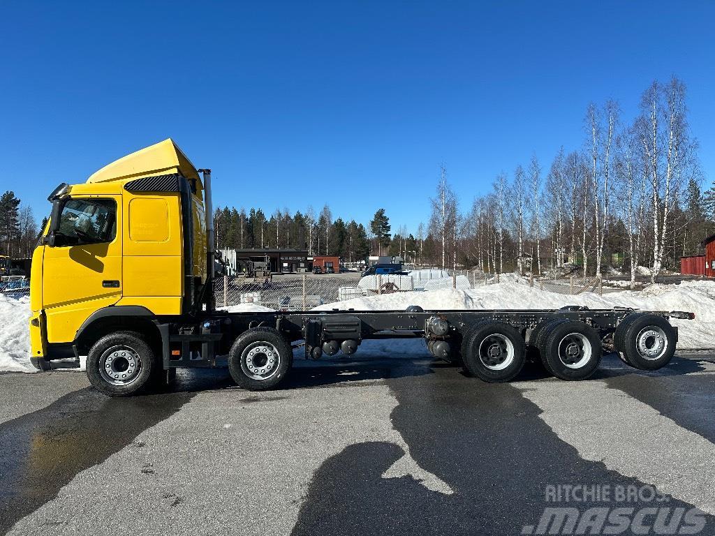 Volvo FH500 10x4 283tkm valmistuu ritilä-autoksi Metsamasinate veokid