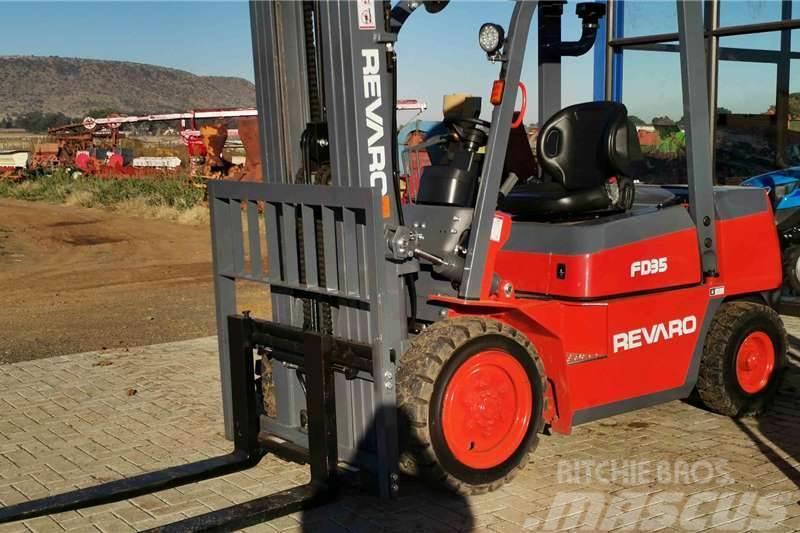 Other Revaro FD35 Standard 2.5 Ton Diesel Forklift Traktorid
