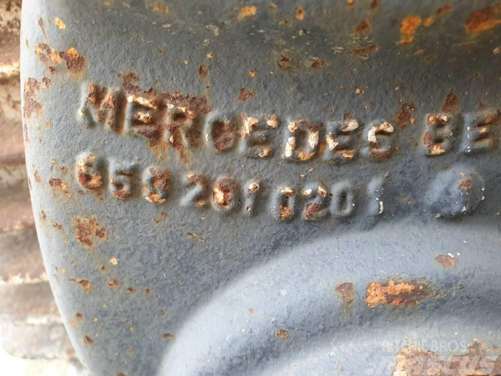 Mercedes-Benz VG 2400-3W/1 448 Hüdraulika