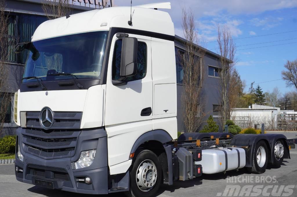 Mercedes-Benz Actros 2542 Low Deck 6×2 E6 / Chassis / third stee Raamautod