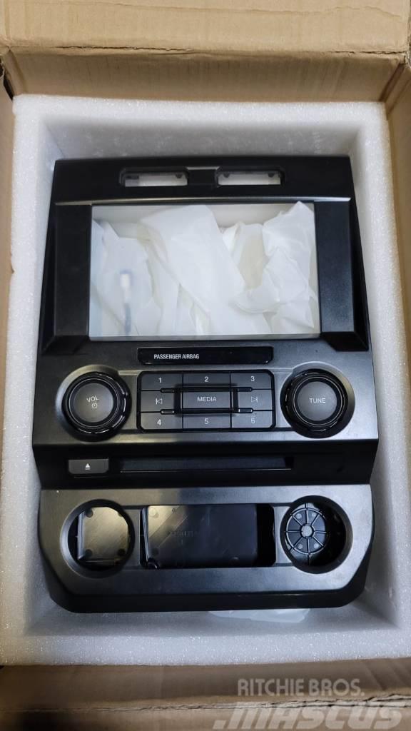 Ford F-150 Radio and LCD Screen Pidurid