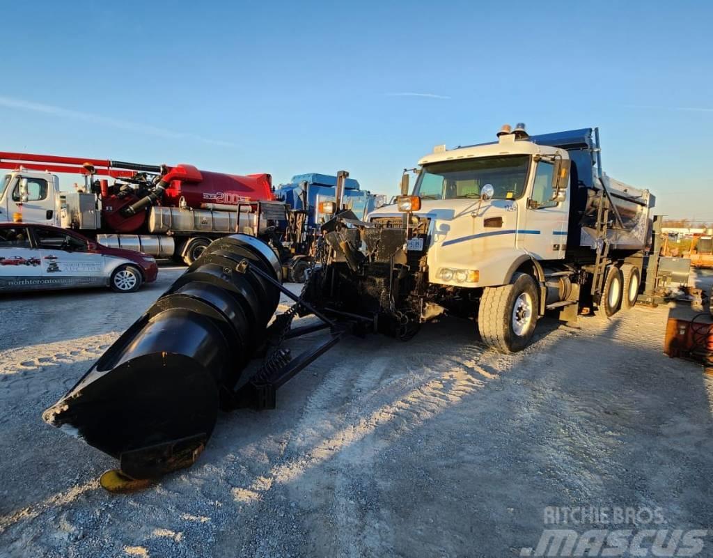 Volvo VHD Snow Plow Truck Lumesahad