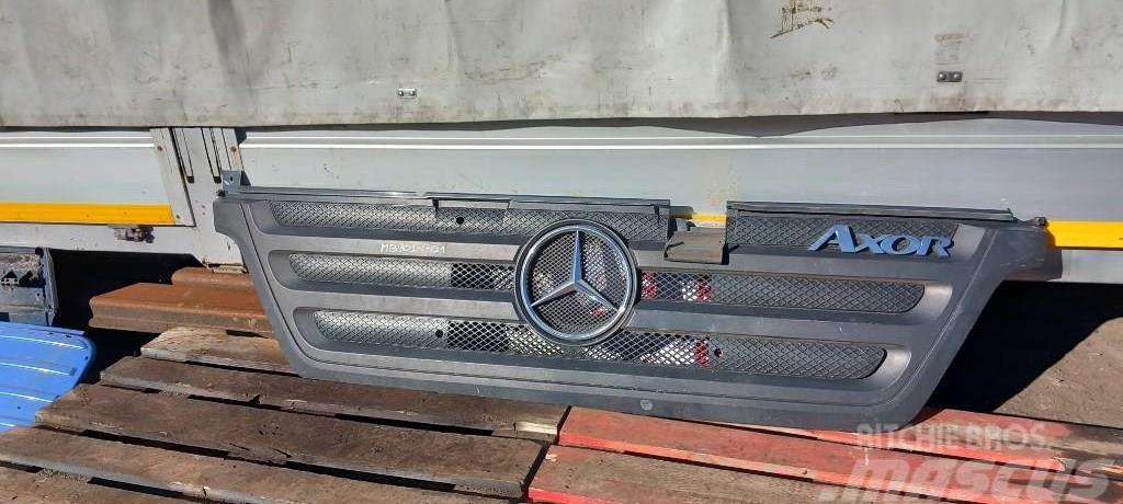Mercedes-Benz Axor 1824 9448800085 GRILL Kabiinid
