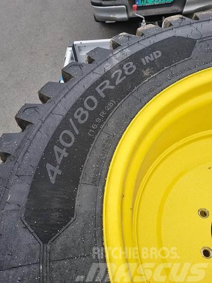 John Deere Hjul par: Michelin Crossgrip 440/80R28 Fakspro Gul Rehvid, rattad ja veljed