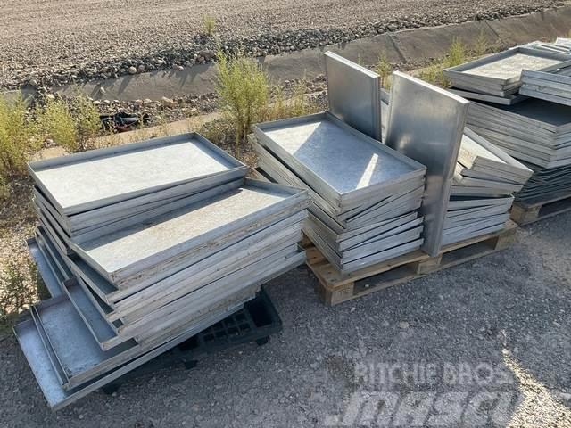  Quantity of Aluminum Trays Muu