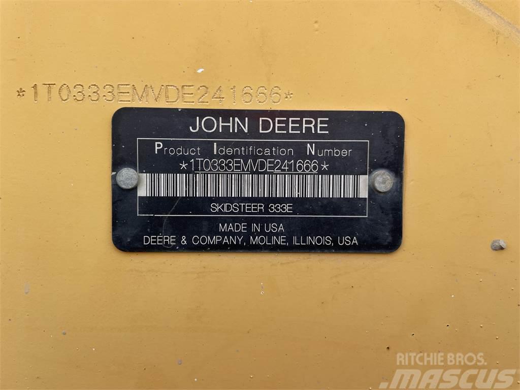 John Deere 333E Väikelaadurid