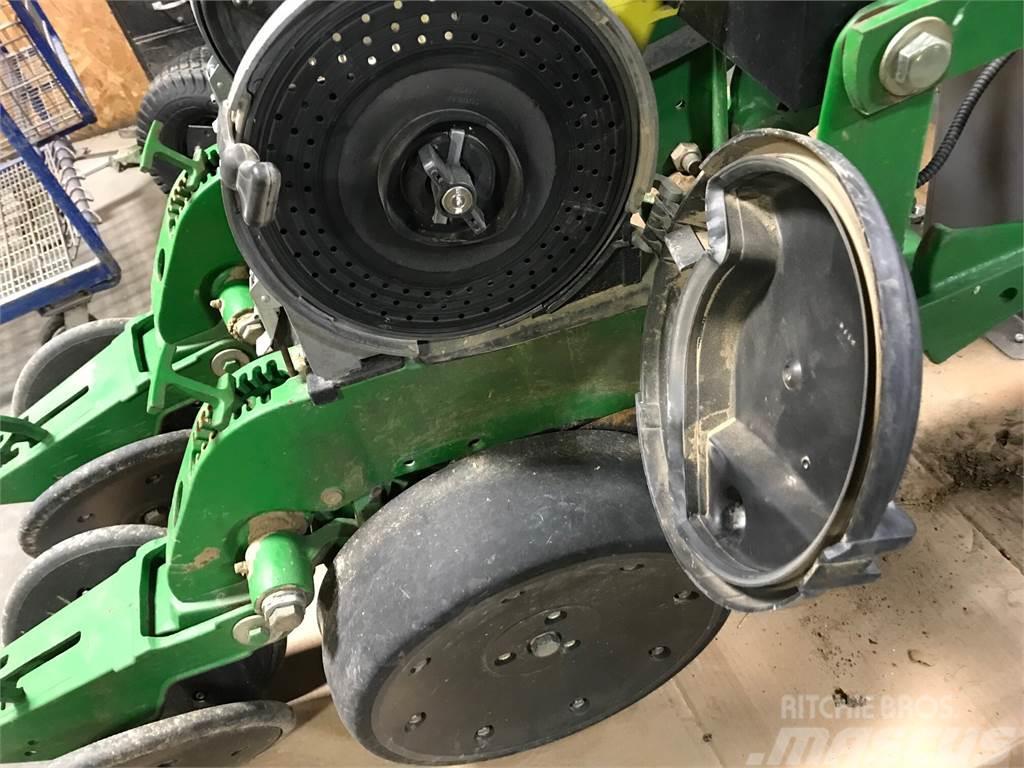 John Deere XP row unit w/ closing wheels & meters Muud külvimasinad ja tarvikud