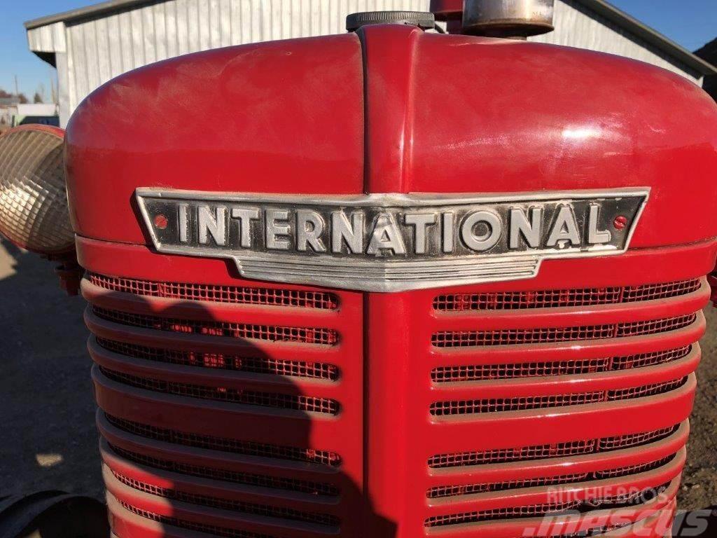 International W4 Traktorid