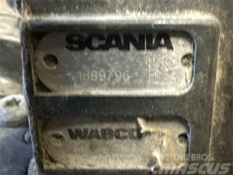 Scania  VALVE BLOCK SOLENOID VALVE 1889796 Radiaatorid