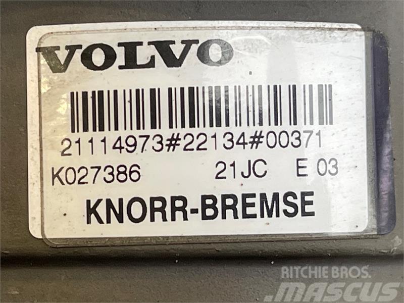 Volvo  FOOT BRAKE MODULE 21114973 Radiaatorid