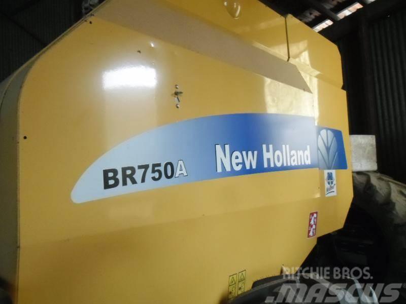 New Holland BR 750A Ruloonpressid