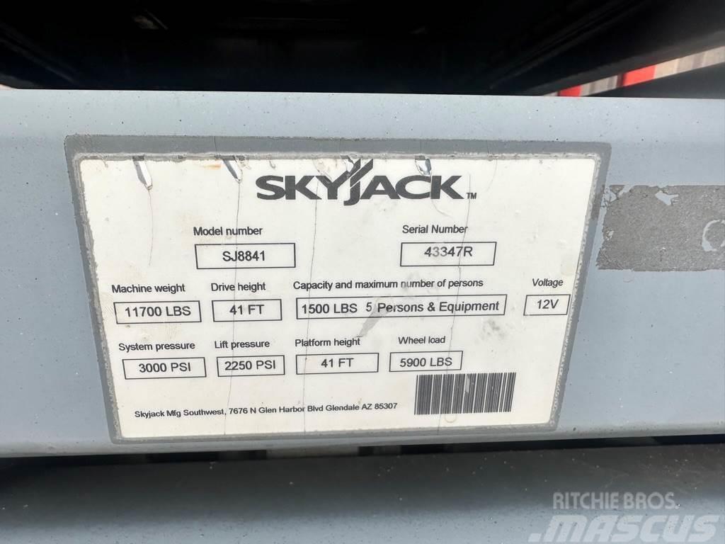 SkyJack SJ 8841 Vertikaalsed mast tõstukid