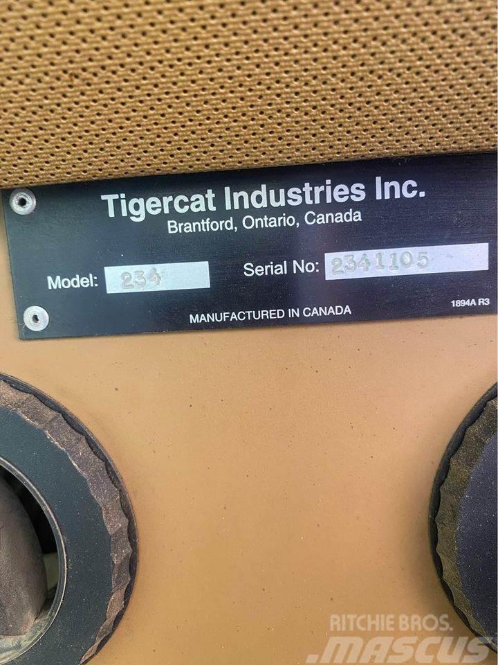 Tigercat 234 Nooltõstukid