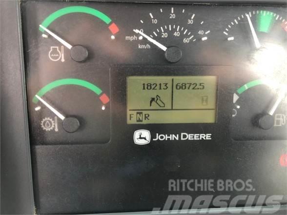 John Deere 300D Liigendraamiga pinnaseveokid