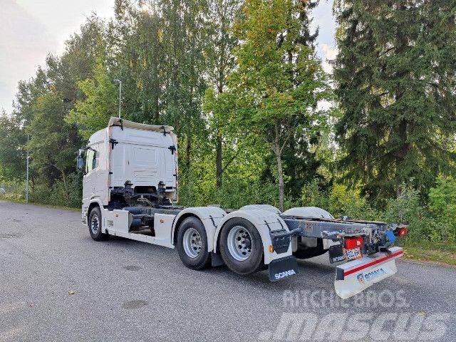 Scania R 500 B6x2NA Raamautod