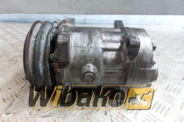 Volvo Air conditioning compressor Volvo D7D B709AS46 Mootorid