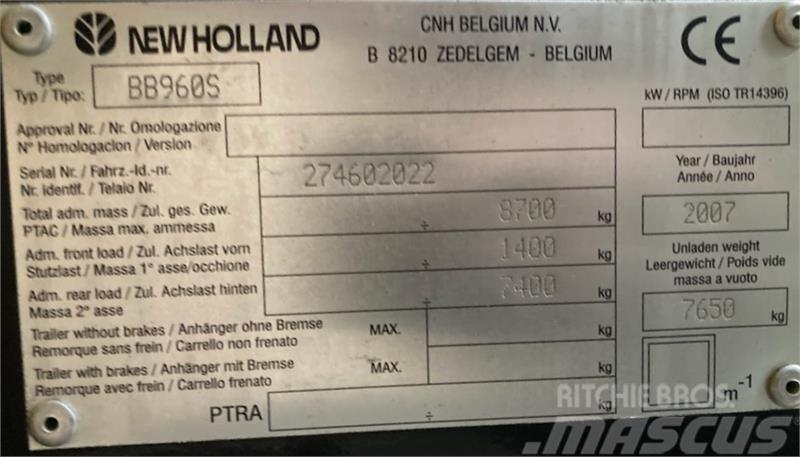 New Holland BB 960A M. Parkland ballevogn Heinapressid